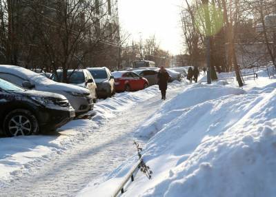 Высота сугробов в Москве в ближайшие сутки уменьшится еще на 10 см