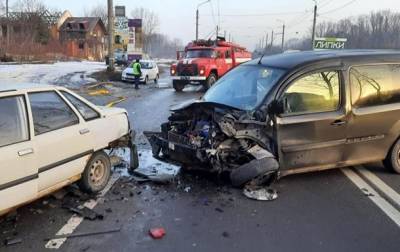 На Прикарпатье в ДТП попали шесть автомобилей