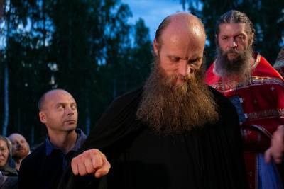 Монах из обители Сергия, подозреваемый в убийстве трех человек, сбежал до обысков
