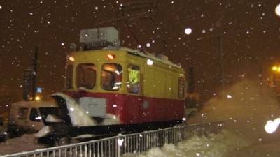 В Челябинской области "Адский трамвай" расчищает рельсы