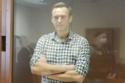 Перед отправкой по этапу Навальный описал свои прогулки в тюрьме