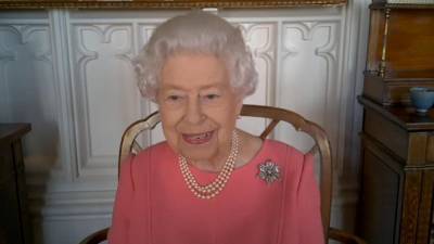 Совсем не больно: королева Елизавета II рассказала, как вакцинировалась от коронавируса