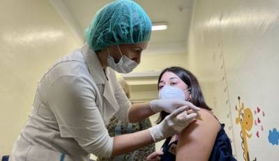 Вакцинация на Украине — появились первые жалобы на побочные эффекты
