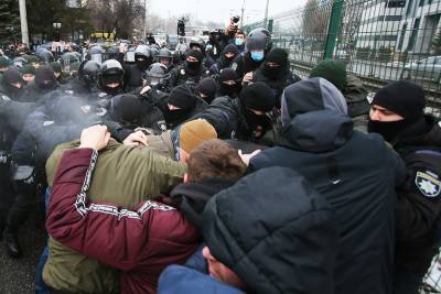 Песков: репрессии Киева против оппозиции вызывают обеспокоенность
