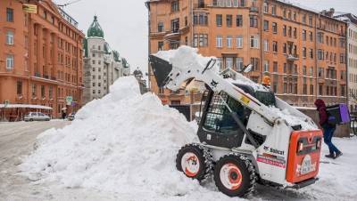 За сутки с улиц Петербурга вывезли рекордное количество снега