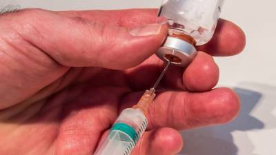 Первые побочные эффекты от вакцины Oxford/AstraZeneca зарегистрированы на Украине
