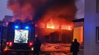 Пожар на складе в Харькове тушили больше 12 часов