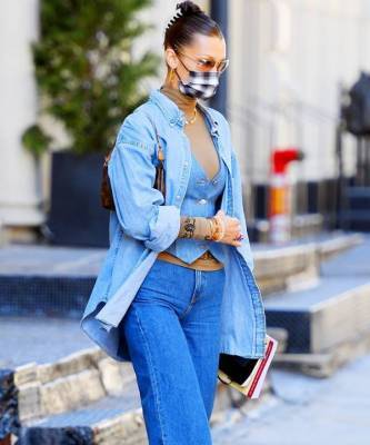 Тотал-деним: Белла Хадид показала, как носить джинсовый корсет (и не только) этой весной