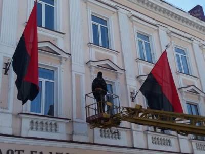 "Именно за это я воевал": под Харьковом вывесят флаги ОУН, детали решения