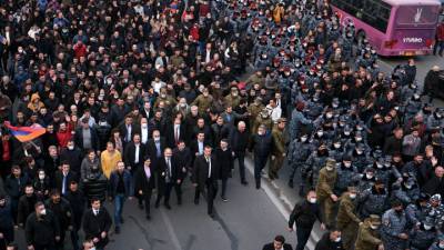 5-я студия. Эксперт о ситуации в Армении: вовлечение военных в политический процесс недопустимо