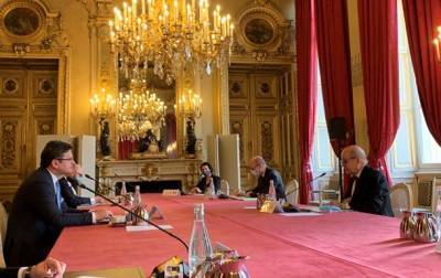 Кулеба проводит встречу с главой МИД Франции