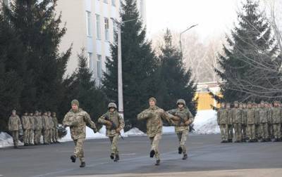 Украинским военным разрешили поднимать ногу ниже во время строевого шага
