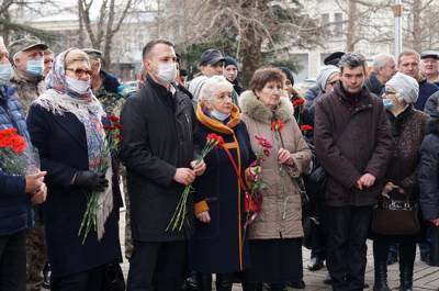 В Крыму почтили память погибших в столкновениях с экстремистами в феврале 2014 года