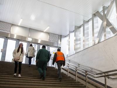 Потолок протек на станции московского метро