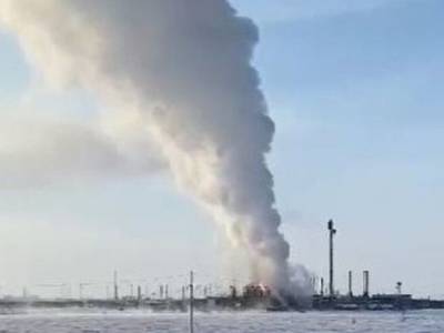 На ямальском месторождении структуры «Газпрома» факелом загорелся газ (видео)