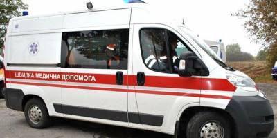 В Полтавской области восьмиклассницы порезали себе запястья прямо возле здания школы