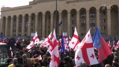 В Тбилиси протестующие требуют назначить новые парламентские выборы и освободить лидера оппозиции