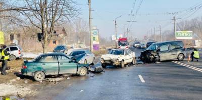 Масштабное ДТП на украинской трассе, есть погибшие: кадры с места жуткой аварии