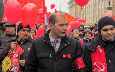 В Карелии за встречу с избирателями задержали депутата от КПРФ. За него вступился Зюганов