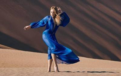 Тина Кароль восхитила яркой фотосессией в пустыне