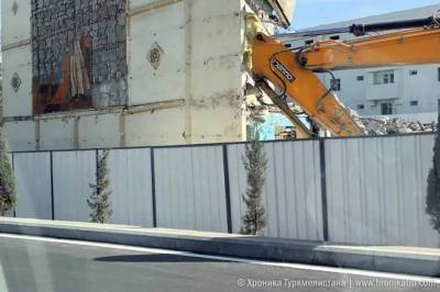 В Ашхабаде сносят очередной дом в центре города