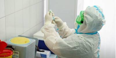 За первый день вакцинации в Киеве прививку от коронавируса получили почти 100 медиков