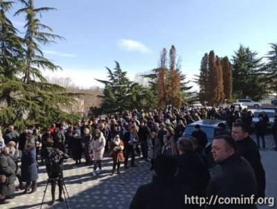 «Не в политику лезем» — протестующие в Южной Осетии прекращают акцию