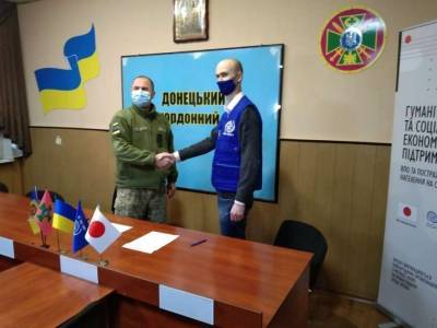 Пограничники на Донбассе получили дефибрилляторы, тонометры и дыхательные мешки