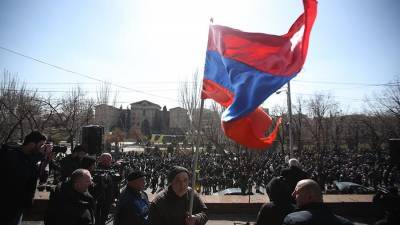 Оппозиция сообщила о консультациях президента Армении по увольнению главы Генштаба