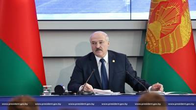 Лукашенко наградил более 60 своих сторонников