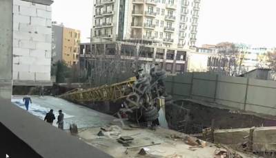 ЧП на стройке в Одессе, многотонная махина рухнула на перекрытие: кадры с места