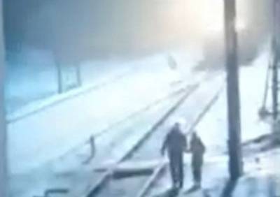 В Красноярском крае девятилетняя девочка по вине отца погибла под колесами поезда