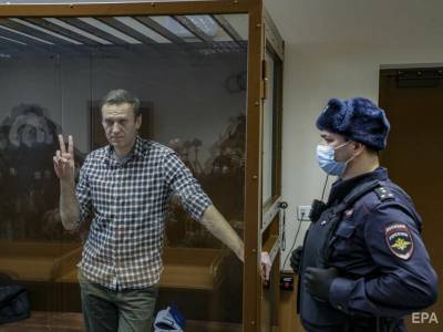 Навального этапировали в колонию и пообещали "абсолютно нормальные" условия