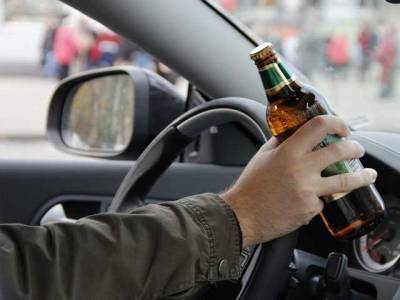 Во Львове пьяный водитель напал на полицейских