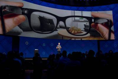Facebook хочет использовать систему распознавания лиц в своих умных очках