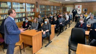 Депутат Вострецов провел встречу с учащимися и преподавателями петербургских колледжей