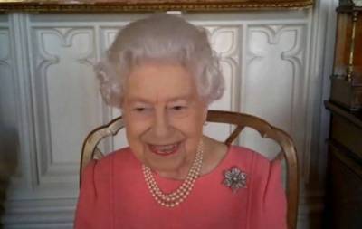 "Совсем не больно": королева Елизавета II рассказала, как вакцинировалась от коронавируса