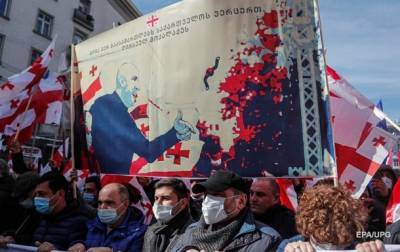 В Тбилиси требуют освободить лидера оппозиции