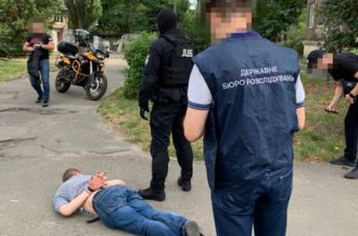 В Киеве копа уличили в продаже наркотиков