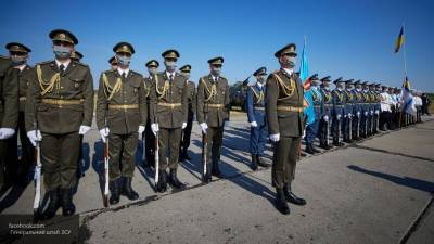 Не так, как в России: солдат ВСУ заставили маршировать по-новому
