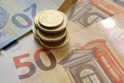 Наличный курс на 26 февраля: евро резко подешевел после скачка в цене