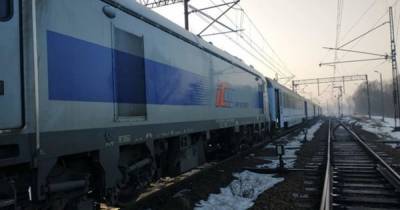 В Польше произошла железнодорожная авария: поезд врезался в локомотив (4 фото)