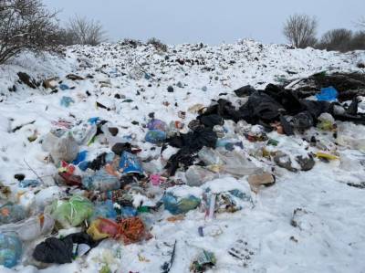 На Киевщине нашли незаконную свалку опасного мусора