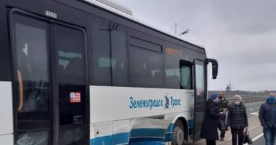 На съезде с Приморского кольца в аварию попал пассажирский автобус "Калининград — Пионерский"