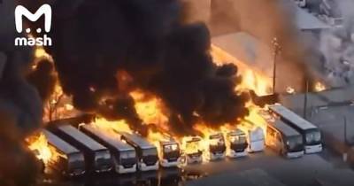 В Калифорнии большой пожар: горят пассажирские автобусы