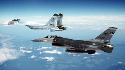 Sohu: впечатляющий маневр Су-27 над Балтикой обратил в бегство истребитель ВС США