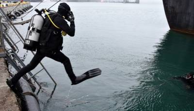 В Черном море спецназовцы ВМС тренировались искать взрывчатку