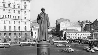 Возвращение памятника Дзержинскому на Лубянку вновь отменено