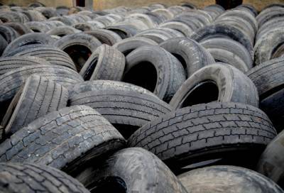 Администрация Мурино договорилась с «частниками» об уборке шин