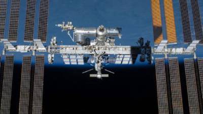 Российские космонавты закрыли на МКС камеру с трещиной